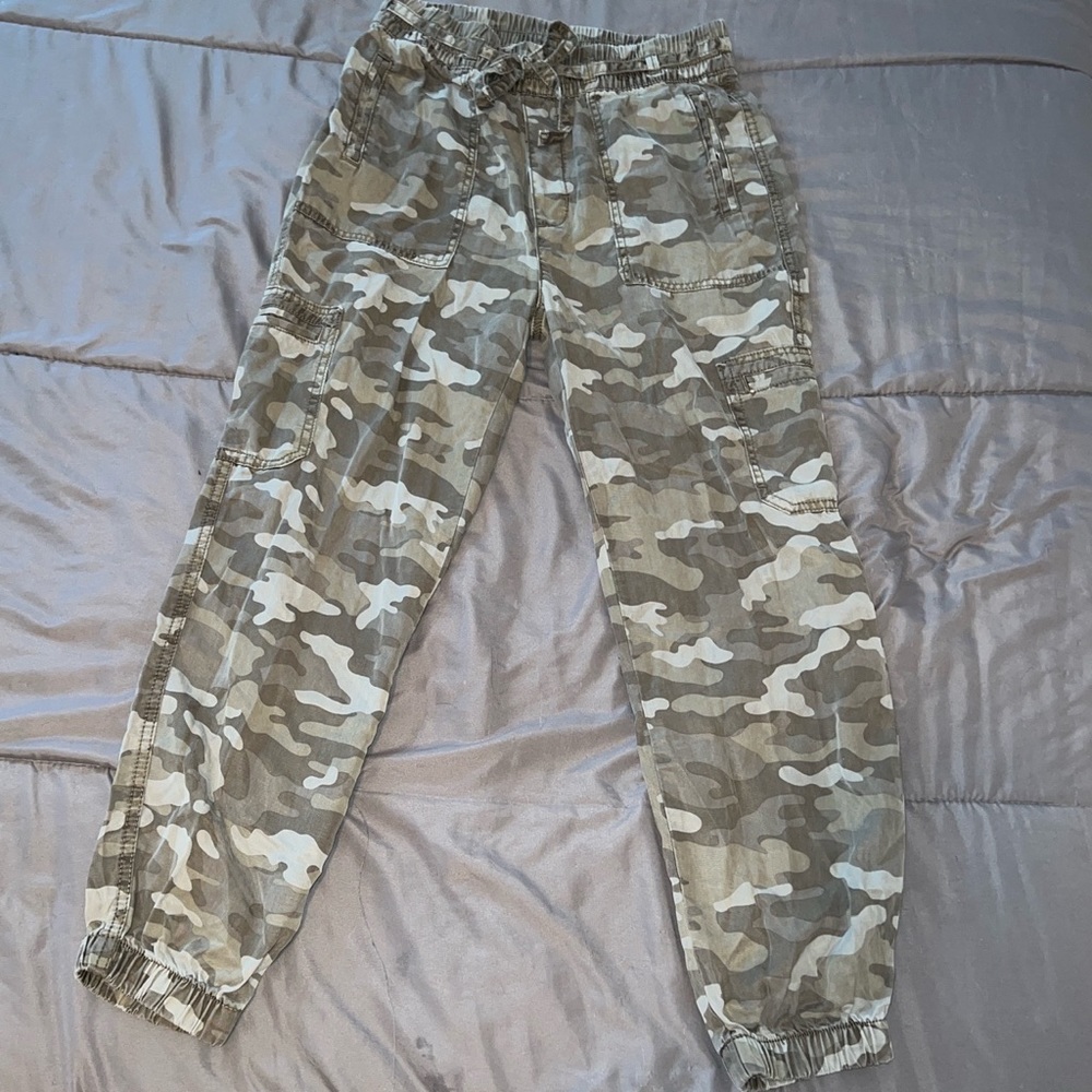 American Eagle Camo Cargo Pants